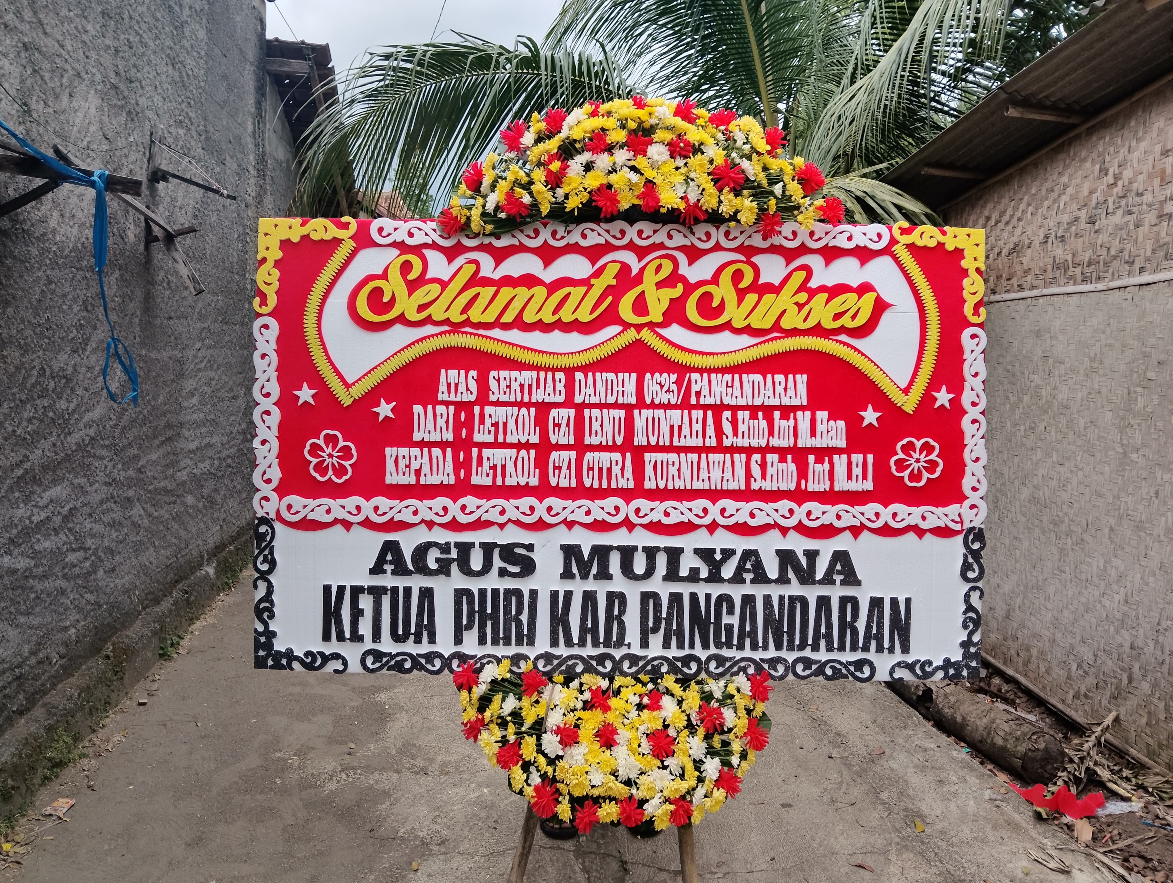 karangan bunga di pangandaran